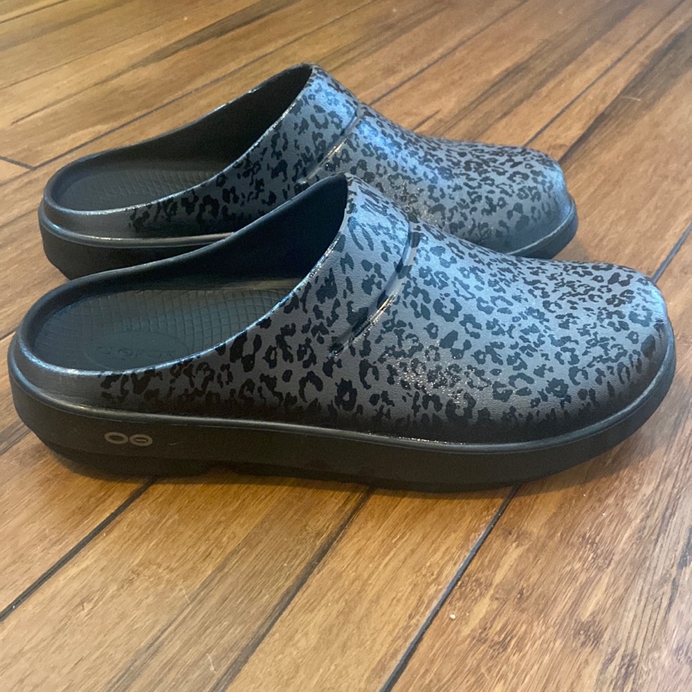 Ooofos recovery clog Womens size 10 (EU 41)